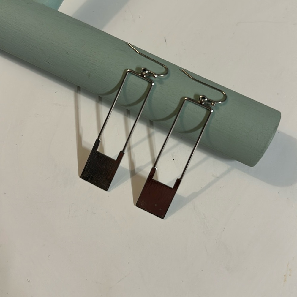 🔷️Designer By Laura Vann V Sterling Silver EARRINGS